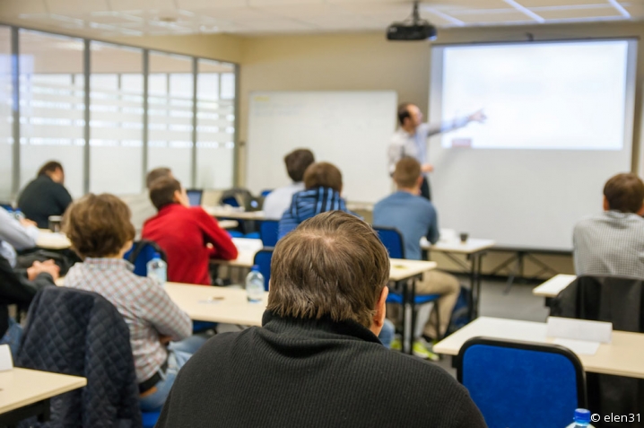 Vue d'une classe de formation pour artisans