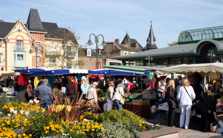 Marché de Dinard sous le soleil