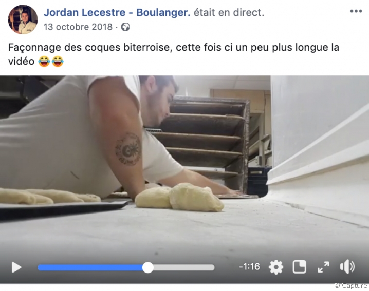 Jordan Lecestre, boulanger, montre en live le façonnage des coques biterroises, spécialité de Béziers