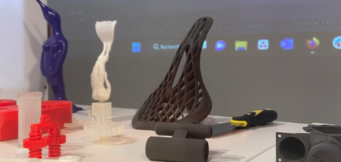 Des artisans découvrent l’impression 3D lors d’un atelier prototypage 